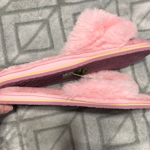 Cozy Pink Fuzzy Slippers - Picture 4 of 6